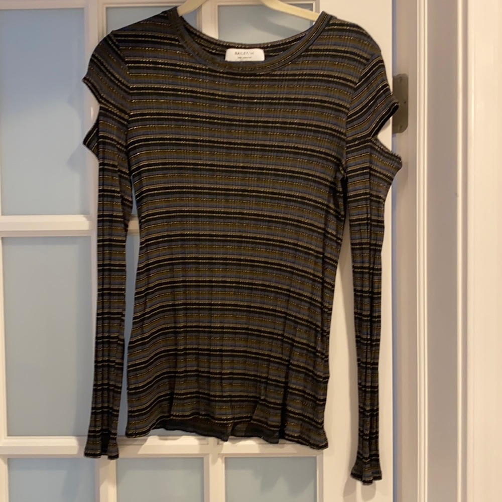 Bailey/44 Cold should top. Size Large